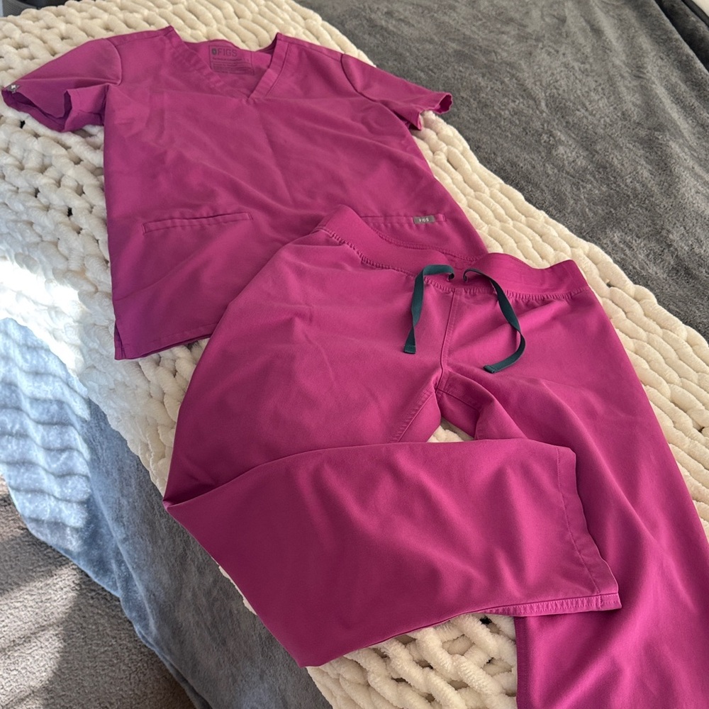 Figs Women's Scrub Set in Vibrant Pink